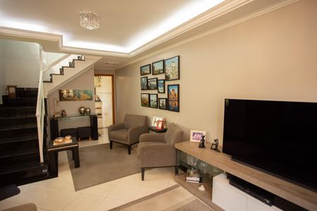 Casa à venda com 201m², 3 quartos e 6 vagas Casa à venda com 201m², 3 quartos e 6 vagasSala