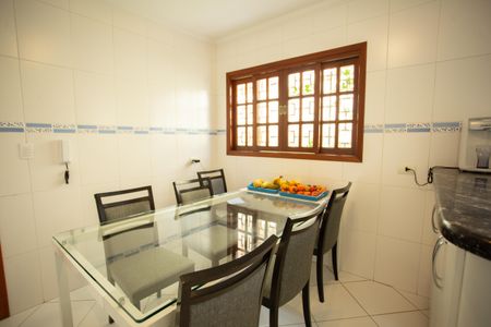 Casa à venda com 201m², 3 quartos e 6 vagas Casa à venda com 201m², 3 quartos e 6 vagasCozinha