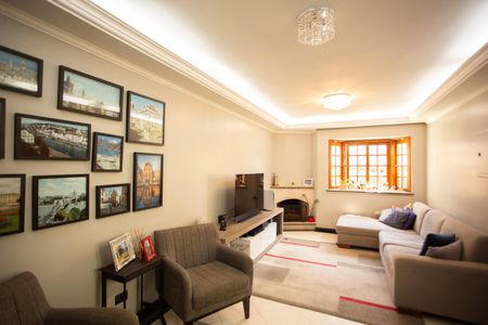 Casa à venda com 201m², 3 quartos e 6 vagas Casa à venda com 201m², 3 quartos e 6 vagasSala