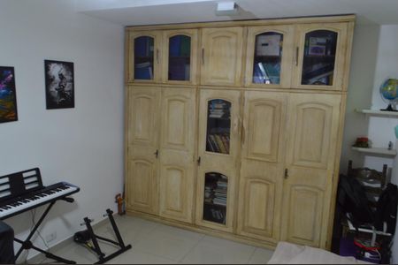 Casa de condomínio à venda com 600m², 3 quartos e 3 vagasQuarto 1