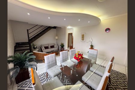 Apartamento à venda com 213m², 4 quartos e 4 vagasSala