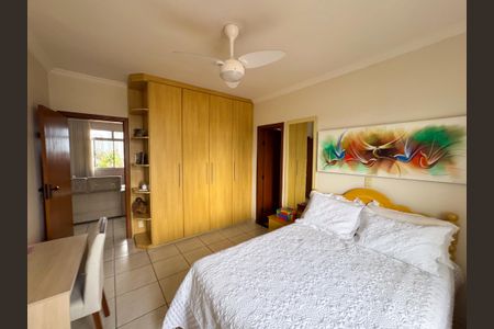 Apartamento à venda com 213m², 4 quartos e 4 vagasSuíte 2