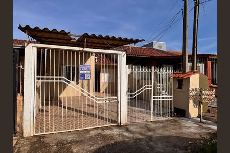 Casa para alugar com 60m², 2 quartos e 2 vagasFachada + Placa