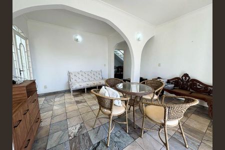 Casa à venda com 360m², 5 quartos e 4 vagasSala