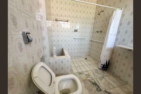 Casa à venda com 360m², 5 quartos e 4 vagasBanheiro da Suíte 1