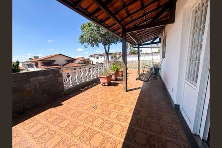 Casa à venda com 360m², 5 quartos e 4 vagasQuintal