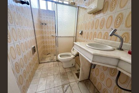 Casa à venda com 360m², 5 quartos e 4 vagasBanheiro 2