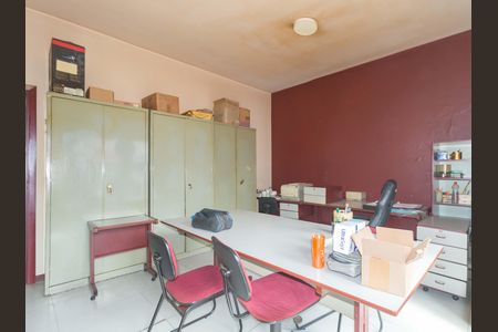 Casa à venda com 180m², 4 quartos e 3 vagas Casa à venda com 180m², 4 quartos e 3 vagasQuarto 1