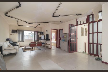 Casa à venda com 180m², 4 quartos e 3 vagas Casa à venda com 180m², 4 quartos e 3 vagasSala de Estar - Andar superior