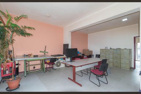 Casa à venda com 180m², 4 quartos e 3 vagas Casa à venda com 180m², 4 quartos e 3 vagasSala de Estar