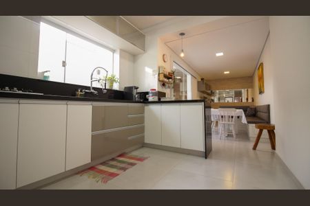 Casa à venda com 250m², 3 quartos e 2 vagasCozinha