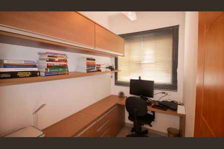 Casa à venda com 250m², 3 quartos e 2 vagasEscritório