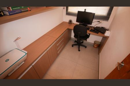 Casa à venda com 250m², 3 quartos e 2 vagasEscritório