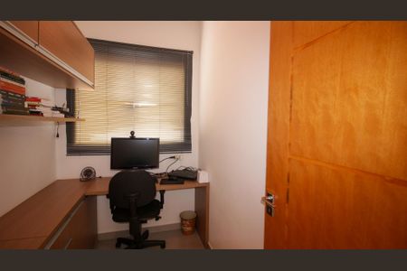 Casa à venda com 250m², 3 quartos e 2 vagasEscritório