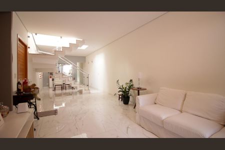 Casa à venda com 250m², 3 quartos e 2 vagasSala