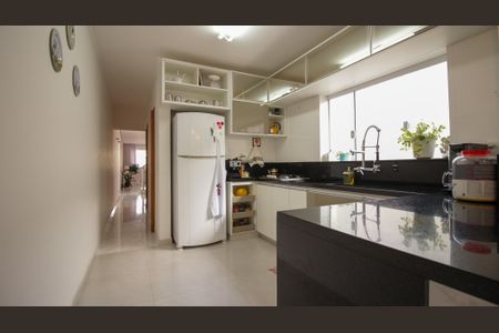 Casa à venda com 250m², 3 quartos e 2 vagasCozinha