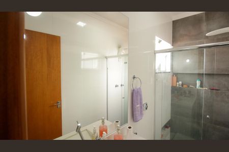 Casa à venda com 250m², 3 quartos e 2 vagasBanheiro do Quarto 2