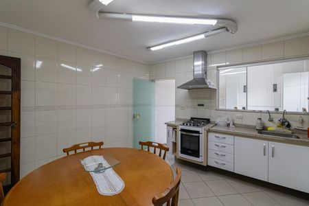 Casa à venda com 235m², 2 quartos e 3 vagas Casa à venda com 235m², 2 quartos e 3 vagasCozinha