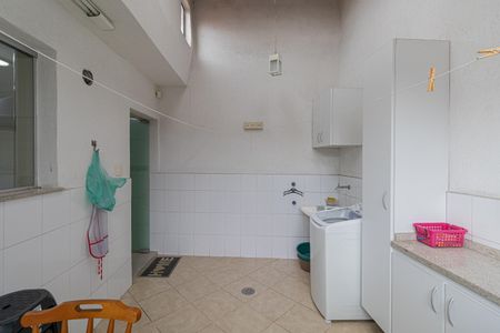 Casa à venda com 235m², 2 quartos e 3 vagas Casa à venda com 235m², 2 quartos e 3 vagasÁrea de Serviço