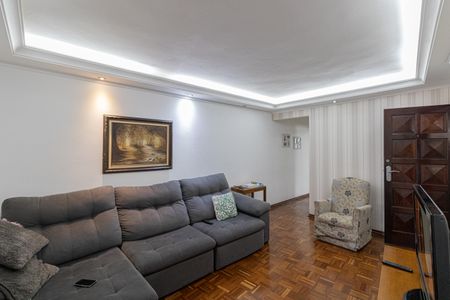 Casa à venda com 235m², 2 quartos e 3 vagas Casa à venda com 235m², 2 quartos e 3 vagasSala