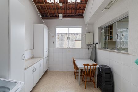 Casa à venda com 235m², 2 quartos e 3 vagas Casa à venda com 235m², 2 quartos e 3 vagasÁrea de Serviço