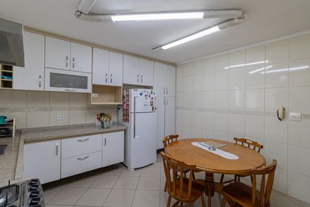 Casa à venda com 235m², 2 quartos e 3 vagas Casa à venda com 235m², 2 quartos e 3 vagasCozinha