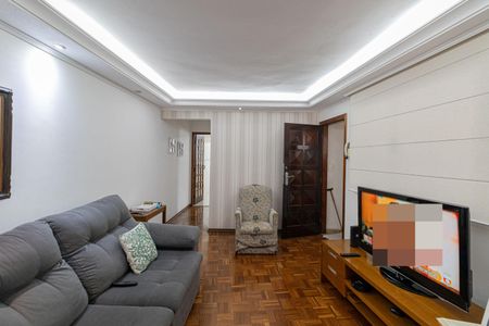 Casa à venda com 235m², 2 quartos e 3 vagas Casa à venda com 235m², 2 quartos e 3 vagasSala