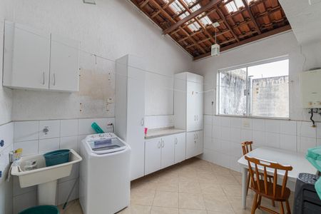 Casa à venda com 235m², 2 quartos e 3 vagas Casa à venda com 235m², 2 quartos e 3 vagasÁrea de Serviço