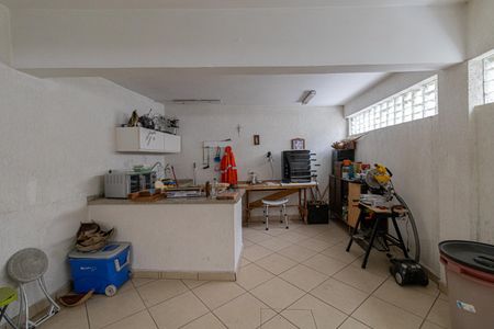 Casa à venda com 235m², 2 quartos e 3 vagas Casa à venda com 235m², 2 quartos e 3 vagasGaragem