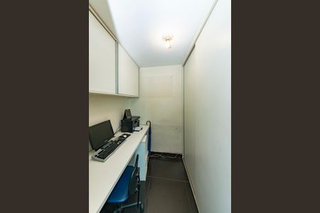 Apartamento à venda com 180m², 4 quartos e 3 vagas Apartamento à venda com 180m², 4 quartos e 3 vagasEscritório