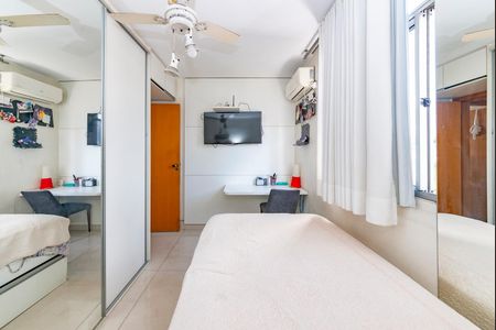 Apartamento à venda com 180m², 4 quartos e 3 vagas Apartamento à venda com 180m², 4 quartos e 3 vagasQuarto 2