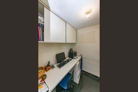 Apartamento à venda com 180m², 4 quartos e 3 vagas Apartamento à venda com 180m², 4 quartos e 3 vagasEscritório