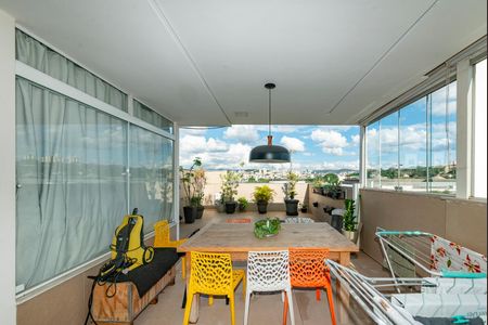 Apartamento à venda com 180m², 4 quartos e 3 vagas Apartamento à venda com 180m², 4 quartos e 3 vagasVaranda gourmet