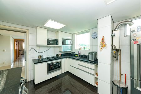 Apartamento à venda com 180m², 4 quartos e 3 vagas Apartamento à venda com 180m², 4 quartos e 3 vagasCozinha