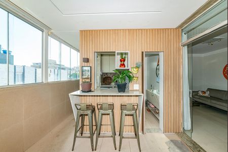 Apartamento à venda com 180m², 4 quartos e 3 vagas Apartamento à venda com 180m², 4 quartos e 3 vagasVaranda gourmet