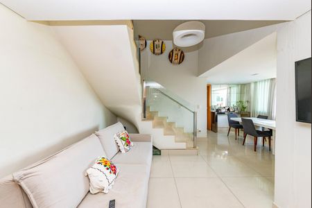 Apartamento à venda com 180m², 4 quartos e 3 vagas Apartamento à venda com 180m², 4 quartos e 3 vagasSala 1