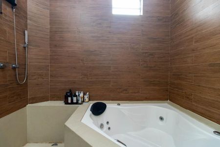 Apartamento à venda com 175m², 2 quartos e 7 vagasBanheiro da Suíte 1