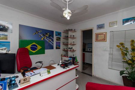 Apartamento à venda com 175m², 2 quartos e 7 vagasEscritório
