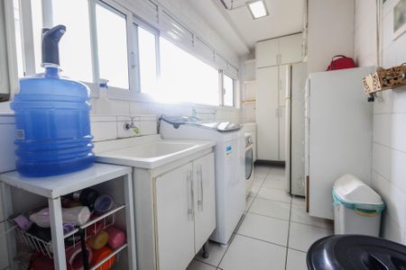 Apartamento à venda com 145m², 4 quartos e 2 vagas Apartamento à venda com 145m², 4 quartos e 2 vagasÁrea de serviço