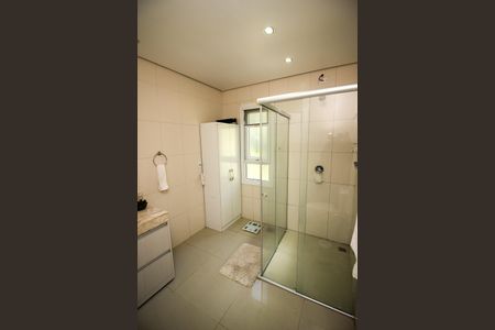 Casa à venda com 400m², 4 quartos e 5 vagasBanheiro da Suíte 1