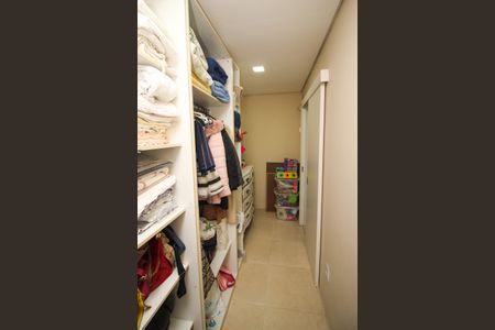 Casa à venda com 400m², 4 quartos e 5 vagasCloset da suíte 2
