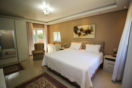 Casa à venda com 400m², 4 quartos e 5 vagasSuíte 1