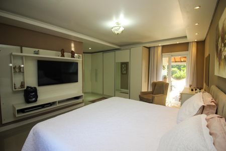 Casa à venda com 400m², 4 quartos e 5 vagasSuíte 1