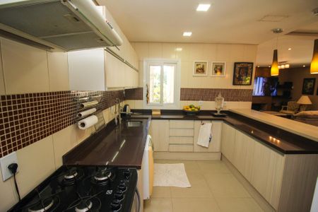 Casa à venda com 400m², 4 quartos e 5 vagasCozinha