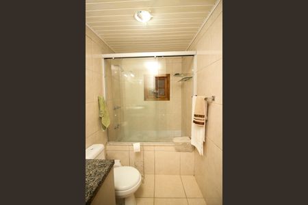 Casa à venda com 400m², 4 quartos e 5 vagasBanheiro da Suíte 4