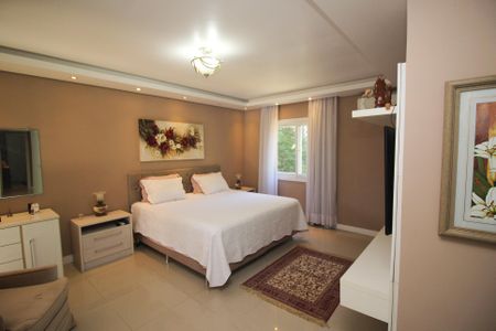 Casa à venda com 400m², 4 quartos e 5 vagasSuíte 1