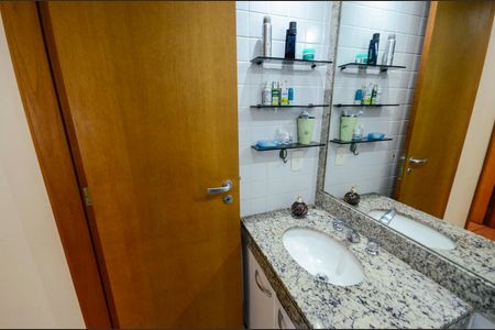 Apartamento à venda com 168m², 3 quartos e 4 vagasBanheiro 1