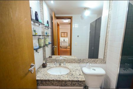 Apartamento à venda com 168m², 3 quartos e 4 vagasBanheiro 1