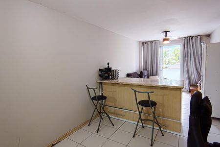 Apartamento à venda com 77m², 2 quartos e 1 vagaSala