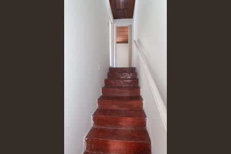 Casa à venda com 84m², 2 quartos e sem vagaEscada